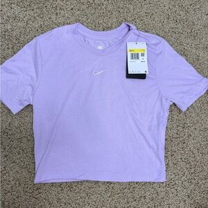 NIKE NWTS- Women's Light Purple Short Sleeve Tee